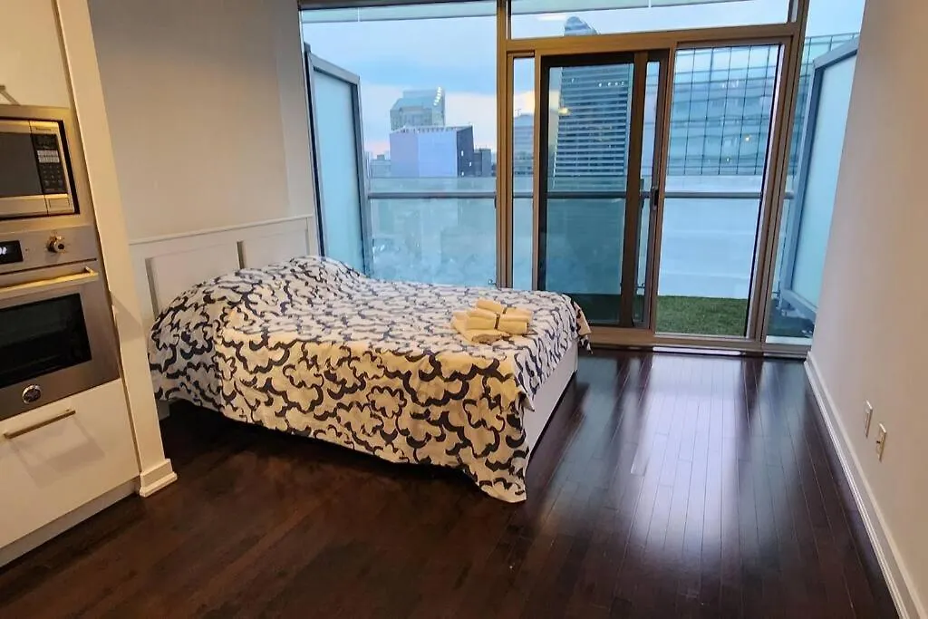 Modern Studio High Floor ,Cn Tower, Scotiaarena Toronto Apartment