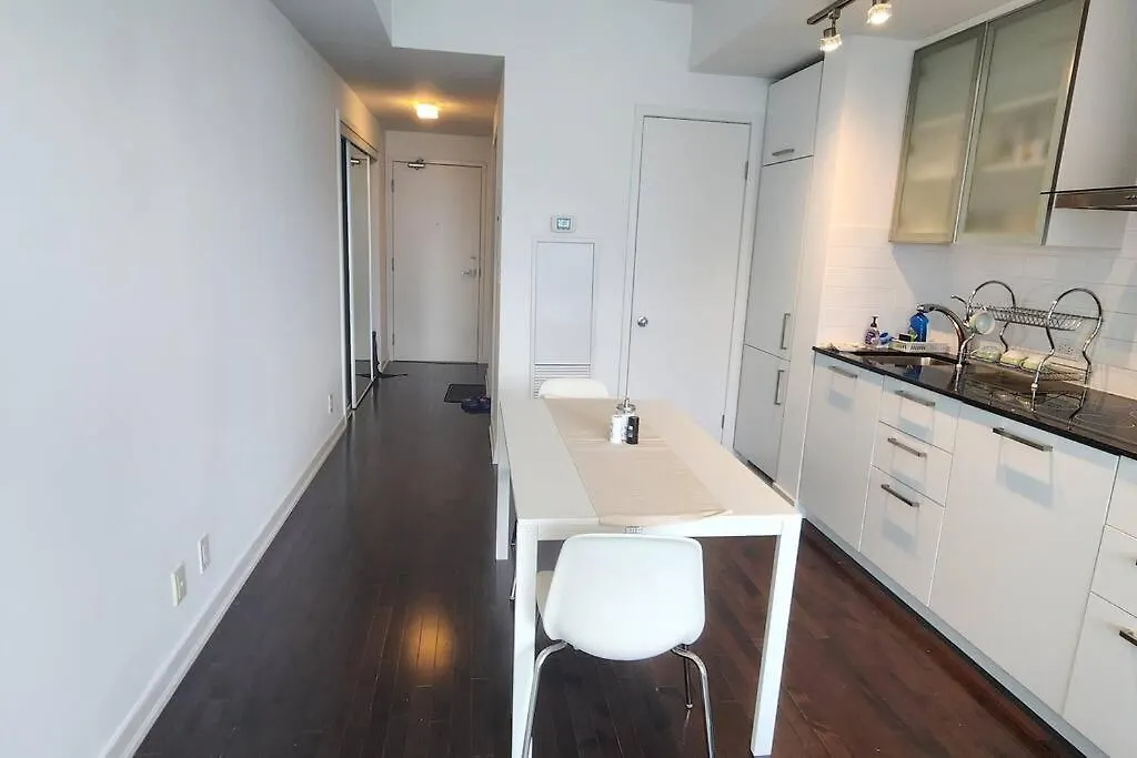 Modern Studio High Floor ,Cn Tower, Scotiaarena Toronto Apartment