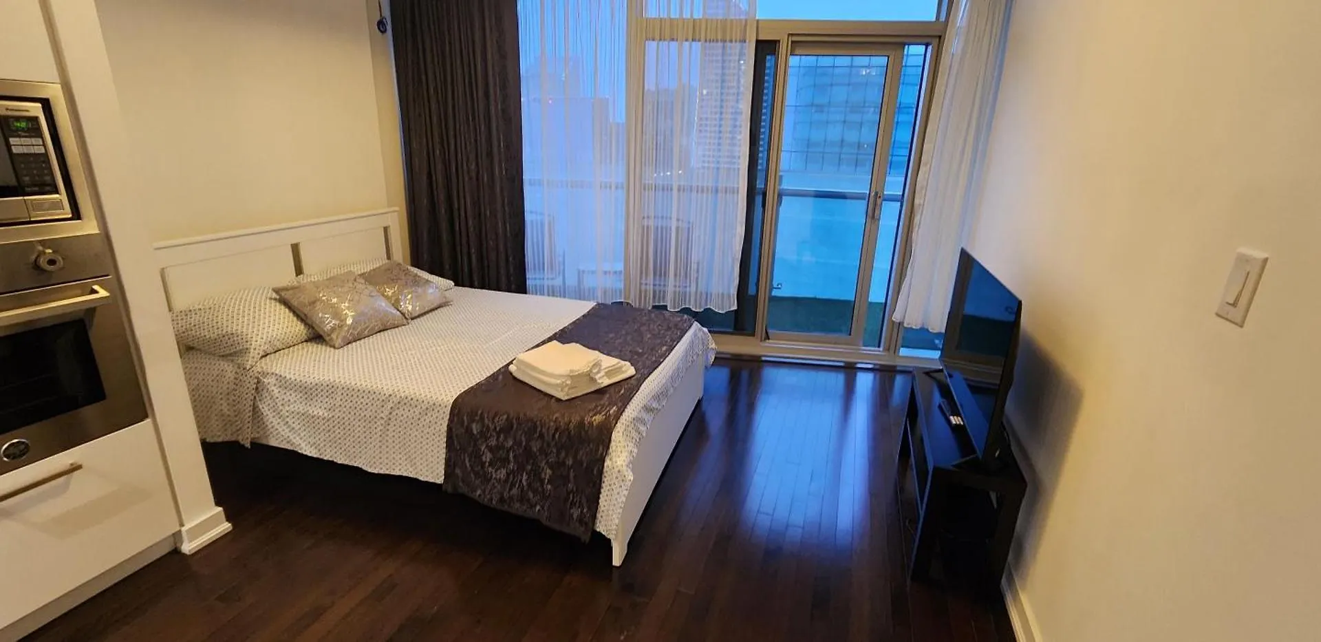 Apartment Modern Studio High Floor ,Cn Tower, Scotiaarena Toronto
